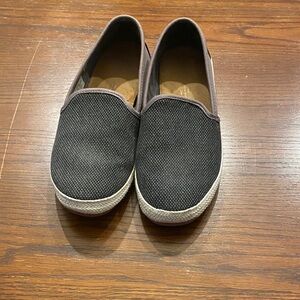 TOMS Slip-On Shoe in Dark Brown Canvas